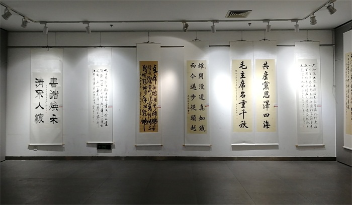 9 参观展览 (9).jpg